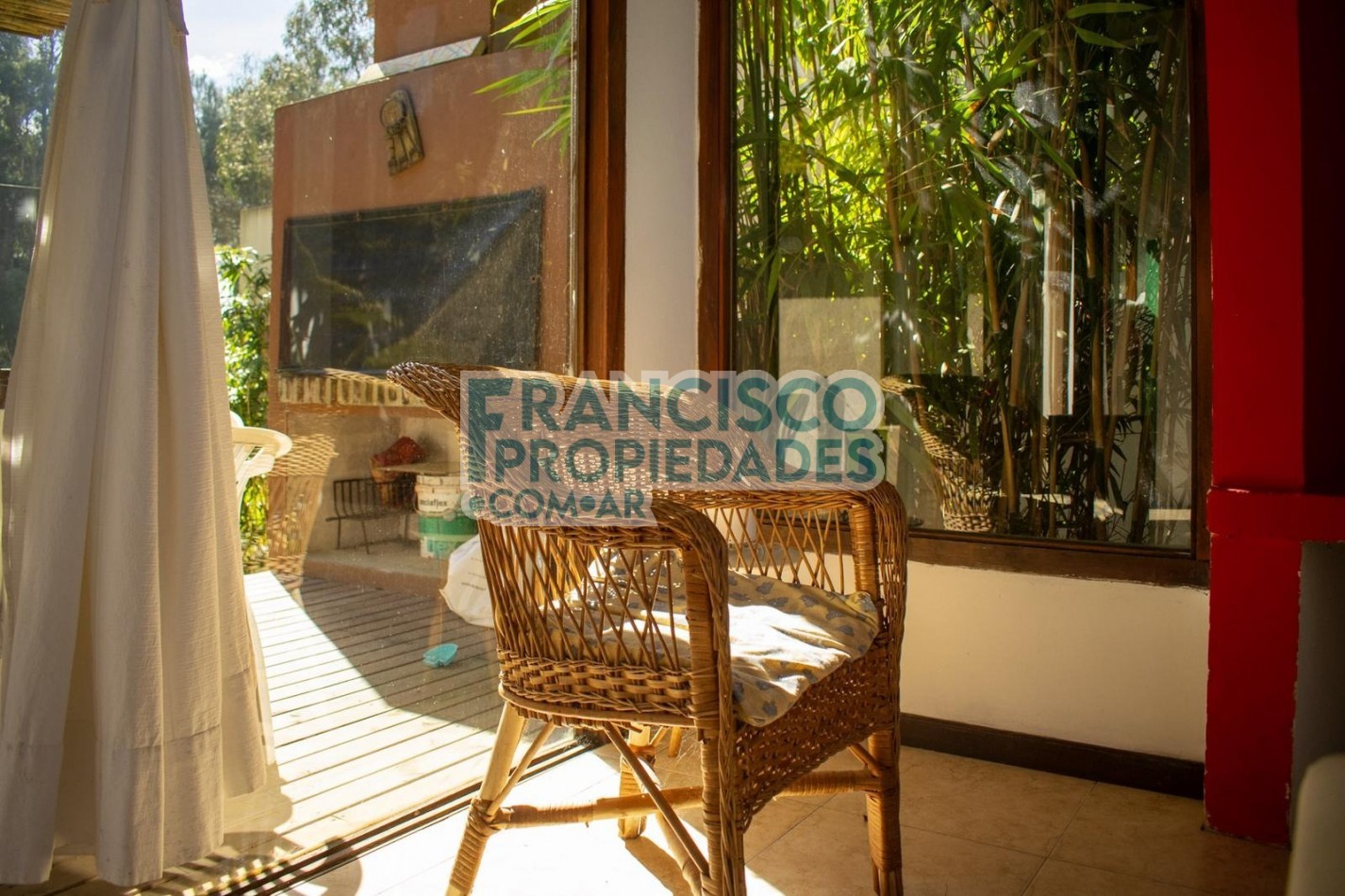 Oportunidad en Mar de las Pampas - 2 casas sobre lote en esquina