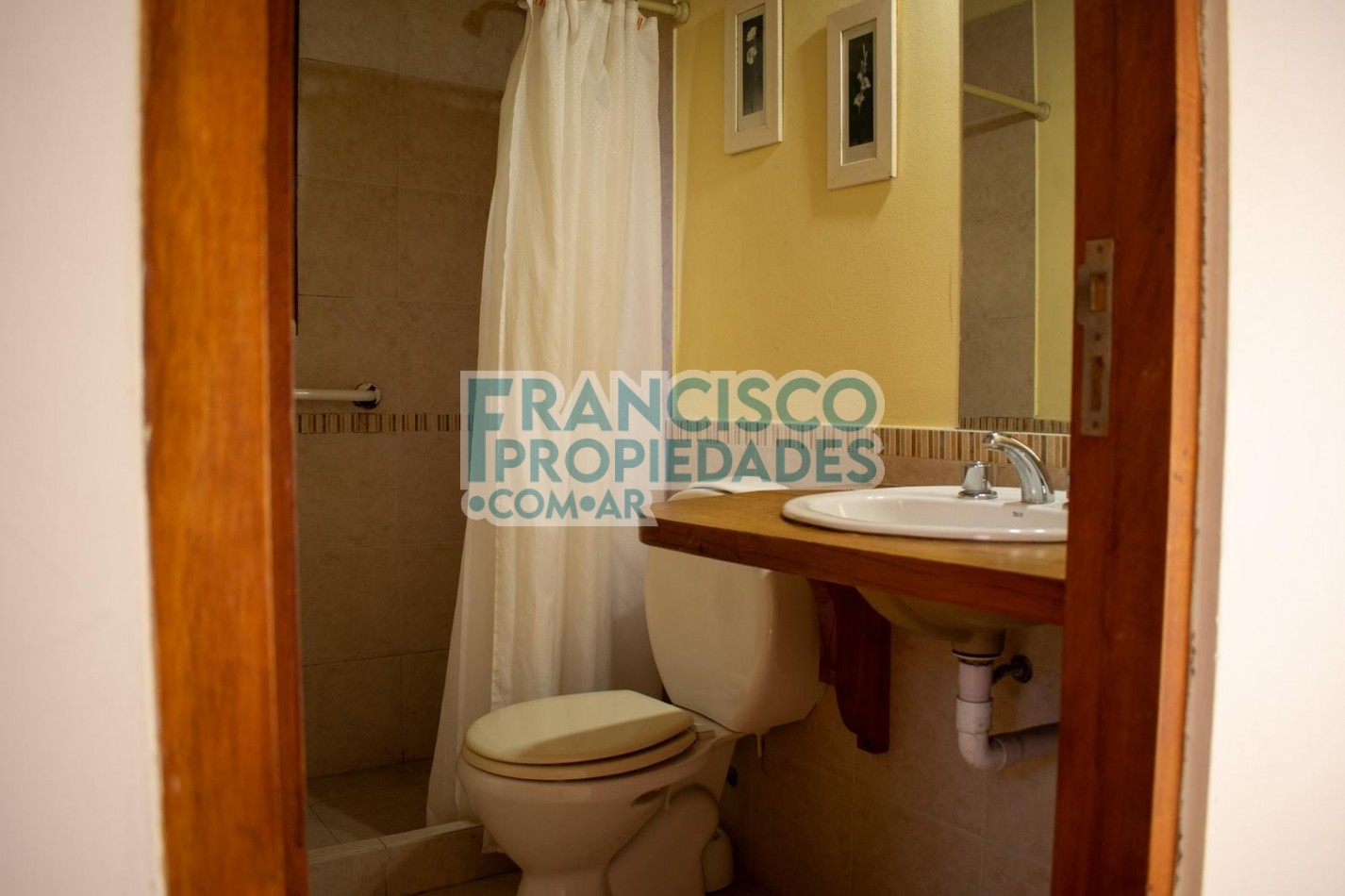 Oportunidad en Mar de las Pampas - 2 casas sobre lote en esquina