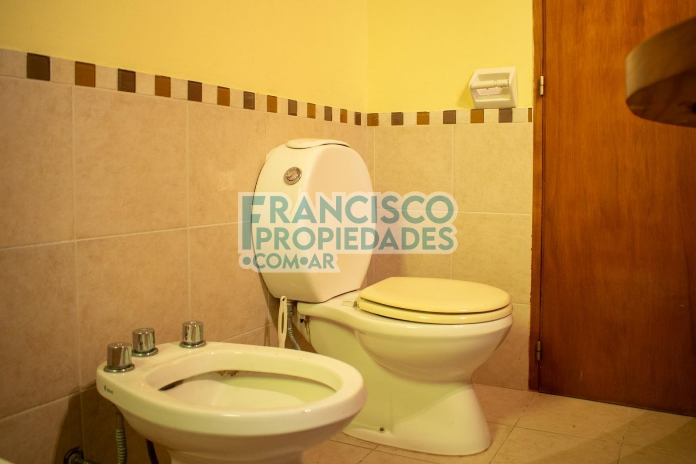 Oportunidad en Mar de las Pampas - 2 casas sobre lote en esquina