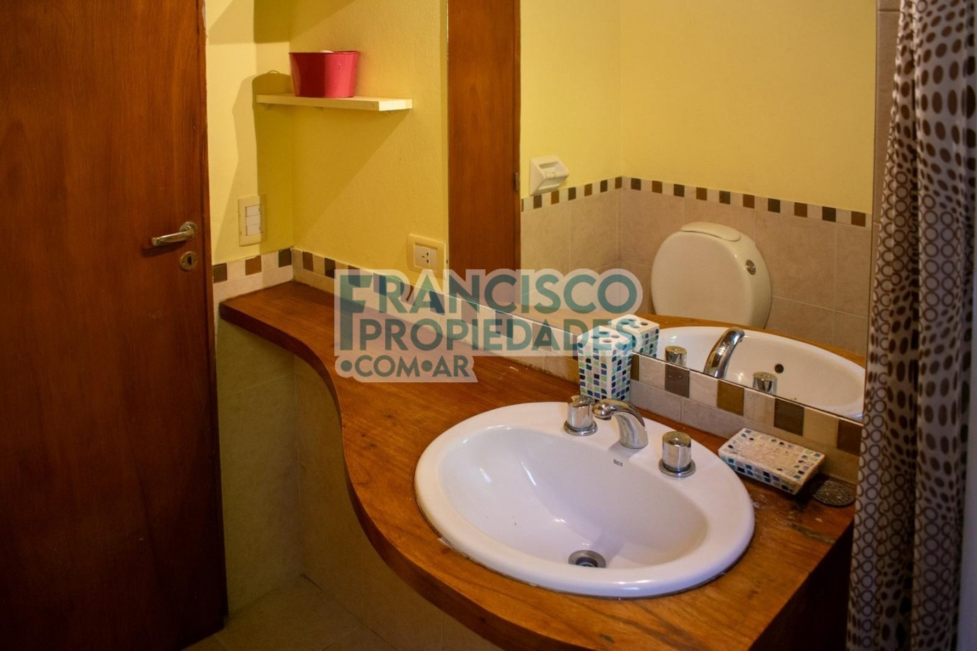 Oportunidad en Mar de las Pampas - 2 casas sobre lote en esquina