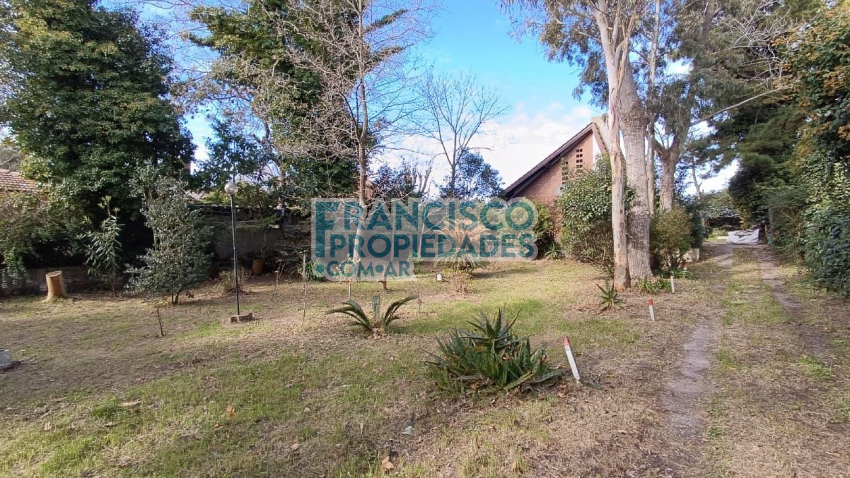 Casa con amplio lote - Zona Sur, Villa Gesell