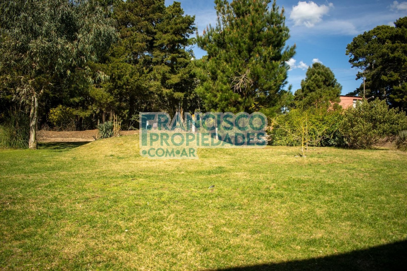 Oportunidad en Mar de las Pampas - 2 casas sobre lote en esquina