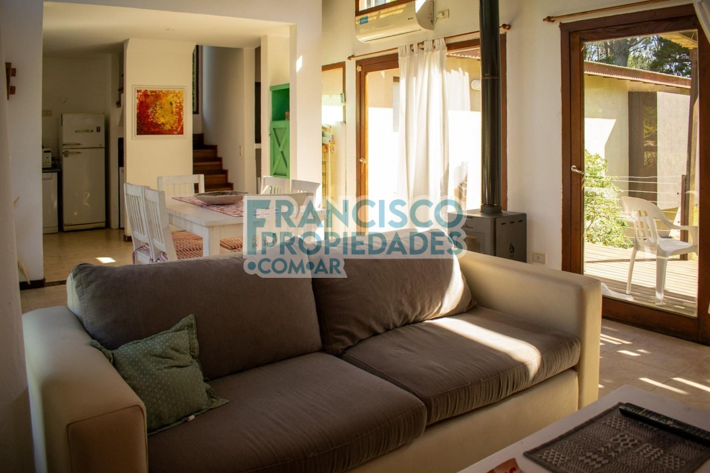 Oportunidad en Mar de las Pampas - 2 casas sobre lote en esquina