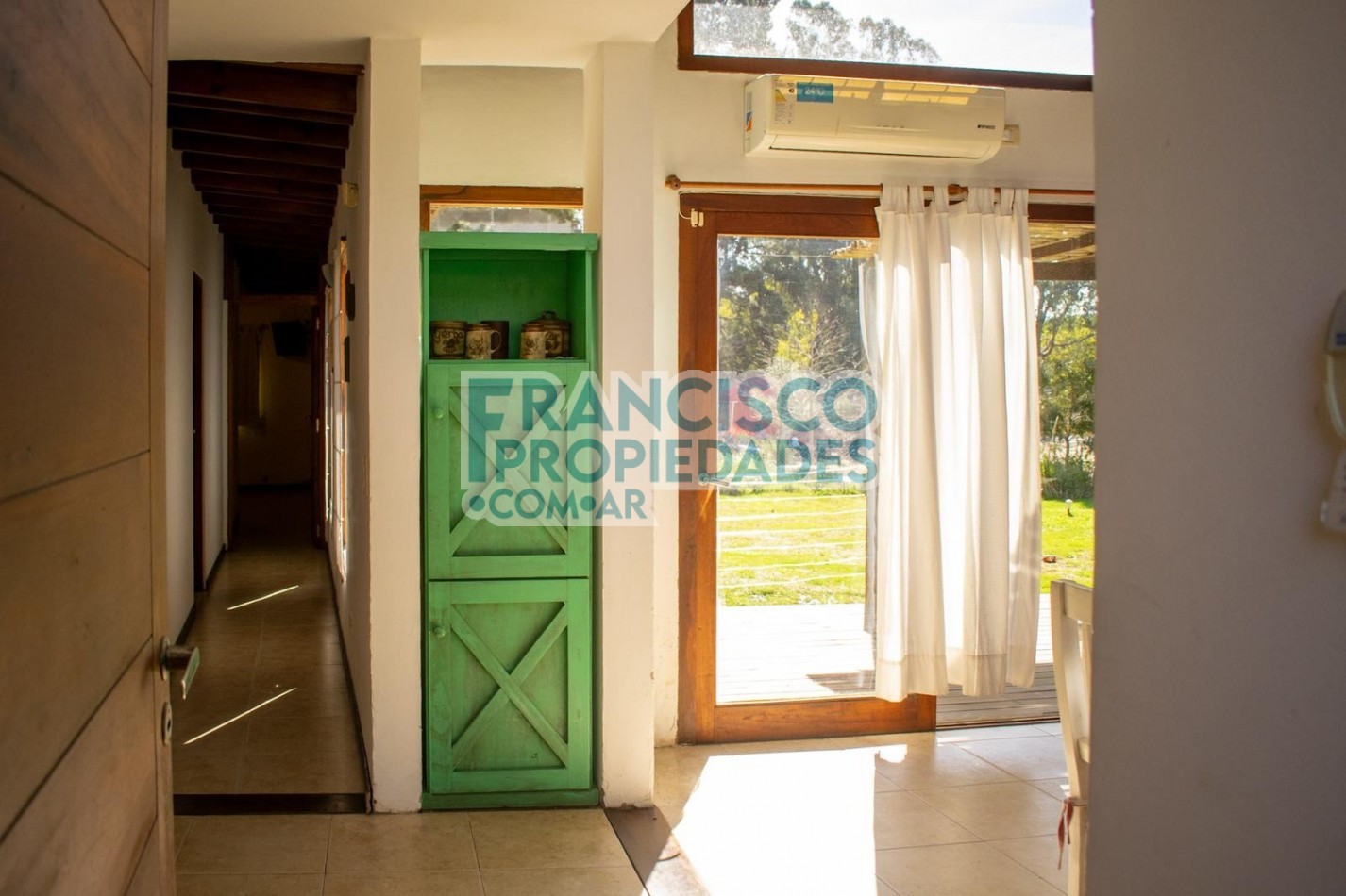 Oportunidad en Mar de las Pampas - 2 casas sobre lote en esquina